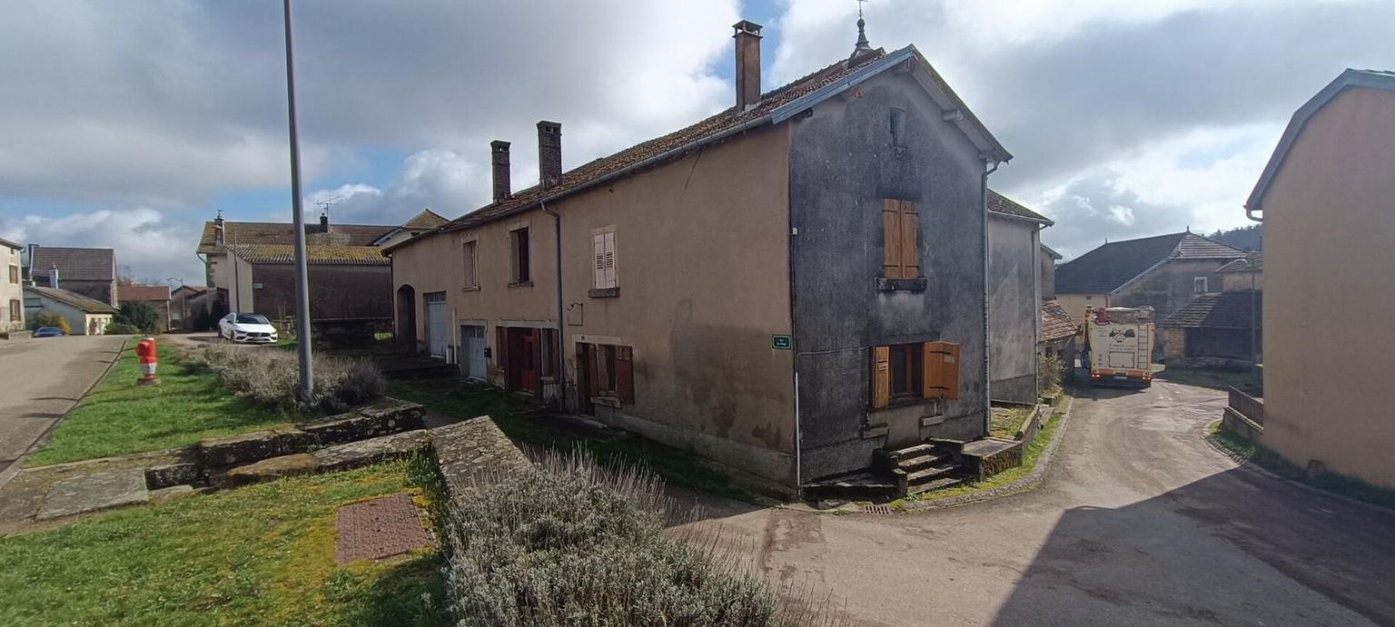VILLERS-LES-LUXEUIL Maison 172.81 m2 et dépendances 2
