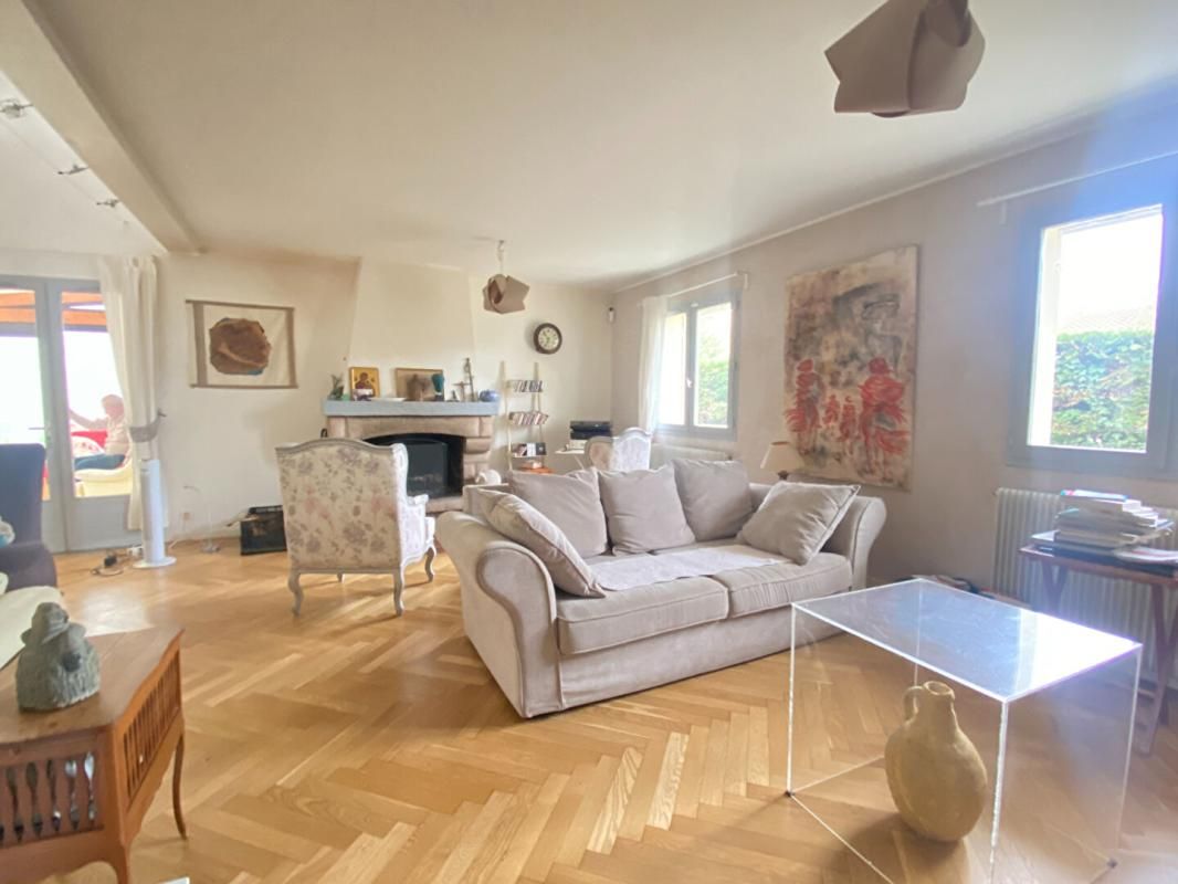 EYSINES Belle maison de 4 ch sur magnifique jardin dans un quartier résidentiel d'Eysines, intra rocade 210 m2 3