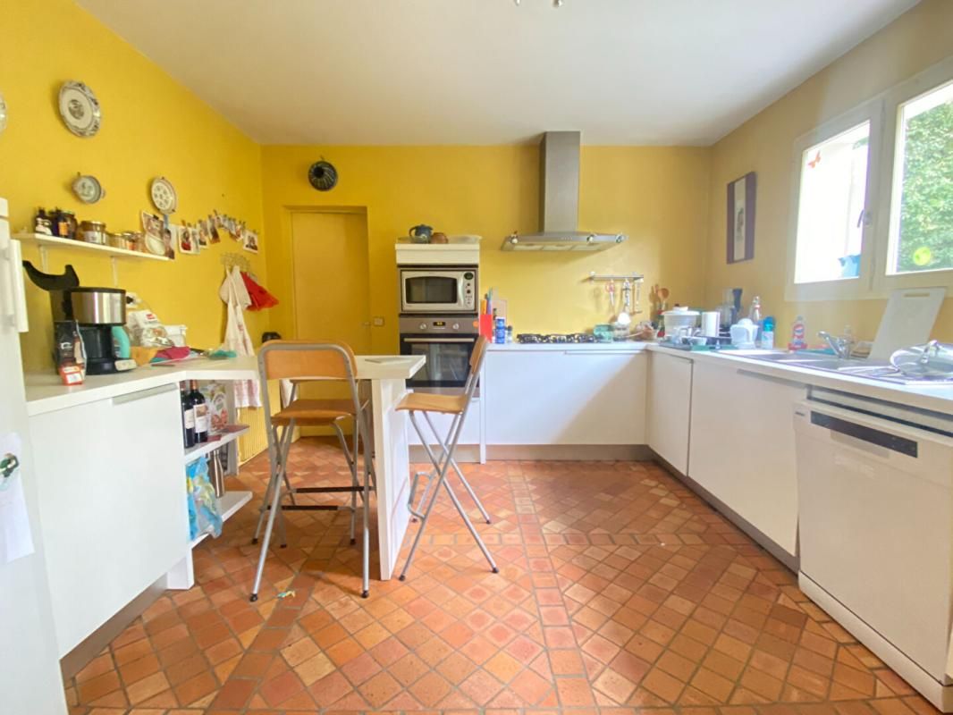 EYSINES Belle maison de 4 ch sur magnifique jardin dans un quartier résidentiel d'Eysines, intra rocade 210 m2 4