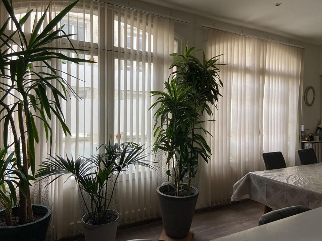 SABLE-SUR-SARTHE Maison et local commercial- Sable Sur Sarthe 8 pièce(s) 162 m2 4