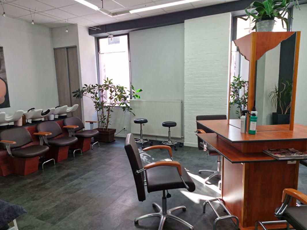 ROANNE ROANNE  - SALON DE COIFFURE 5 POSTES 4