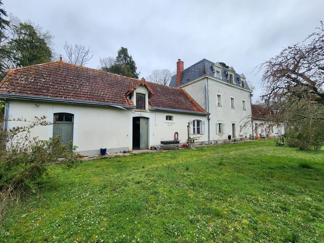 LUCAY-LE-MALE Maison Lucay Le Male 13 pièce(s) 360 m2 1