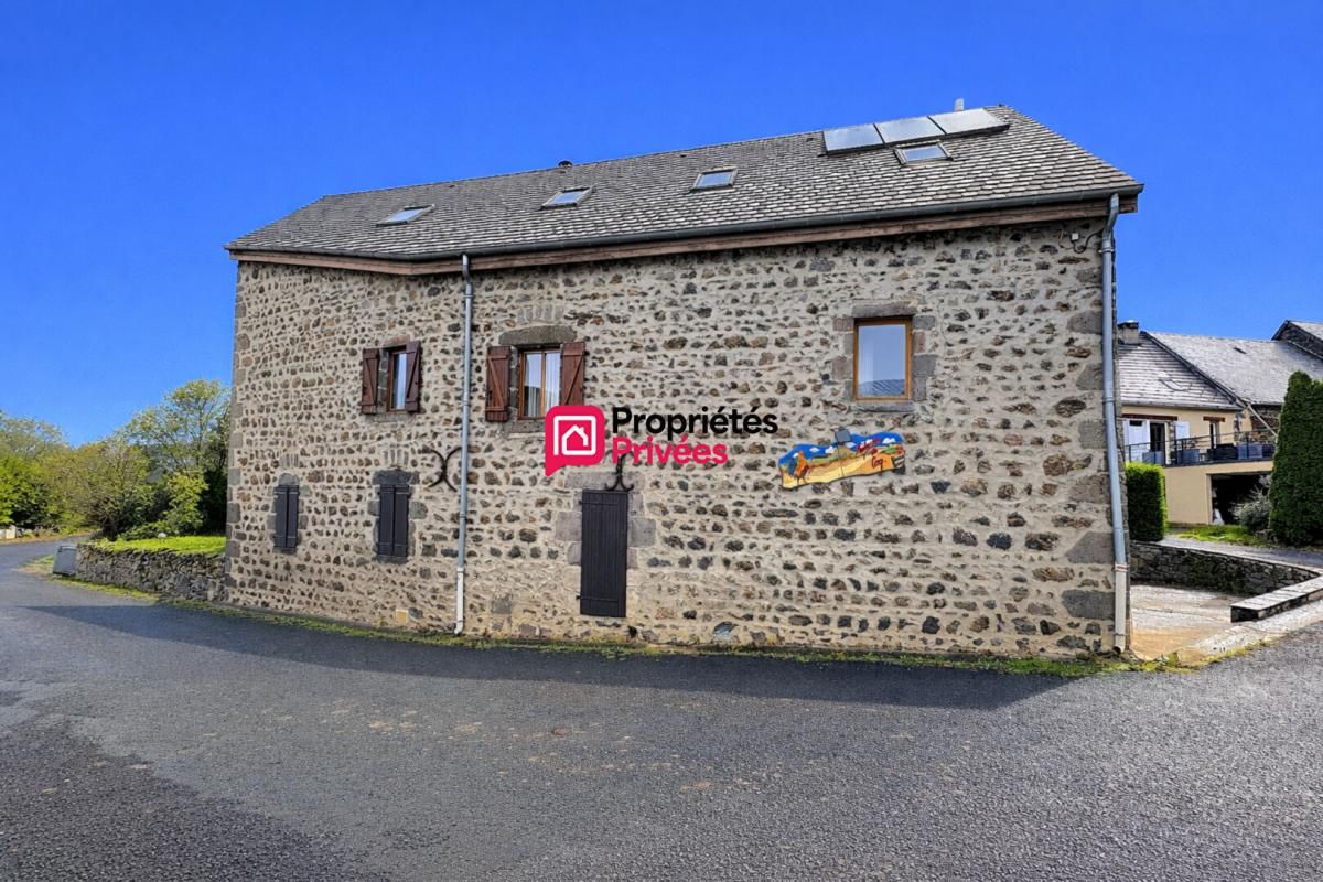 CEYSSAT Maison de caractère en pierre 6 pièces de 300 m2 sur terrain 344 m2 2