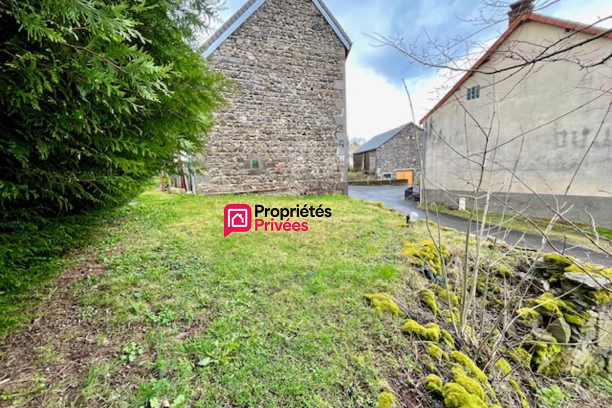 CEYSSAT Maison de caractère en pierre 6 pièces de 300 m2 sur terrain 344 m2 4