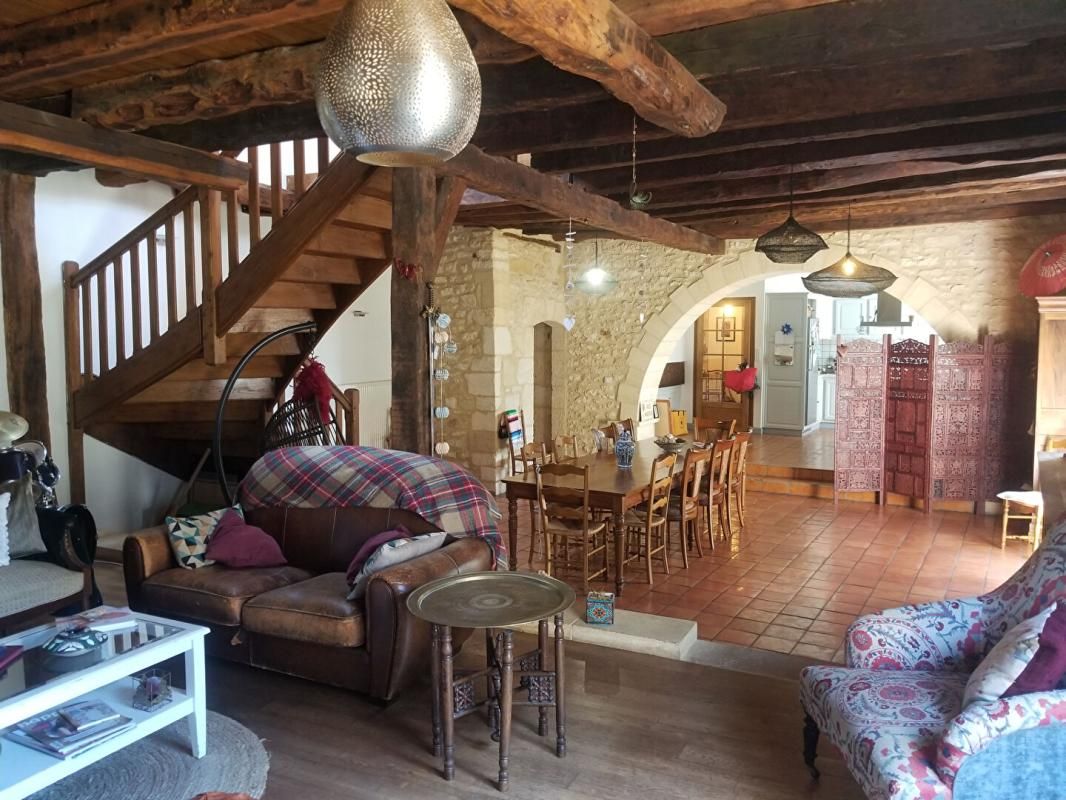 MONTIGNAC Maison de village Montignac Lascaux 6 pièce(s) 195 m2 1