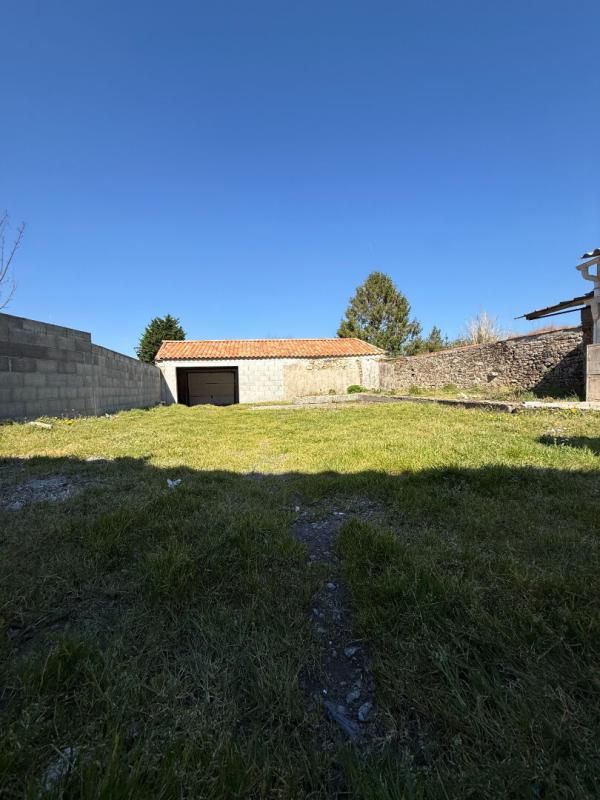 AUBIGNY-LES CLOUZEAUX Maison de ville 4