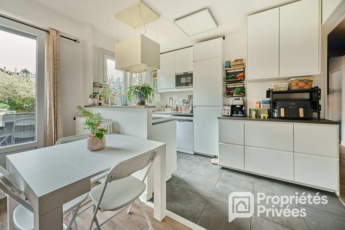 CLAMART Appartement 4 pièces, avec balcon, cave, parking 3