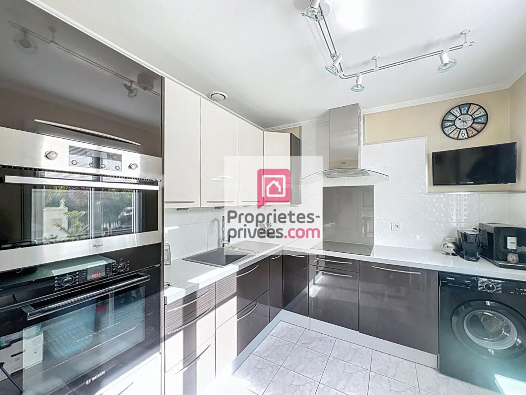 RAMBOUILLET Maison Orcemont 4 chambres et 1 bureau 4