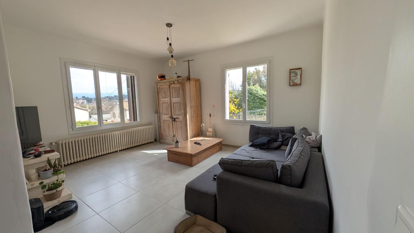 APT Maison rénovée sur Apt 4