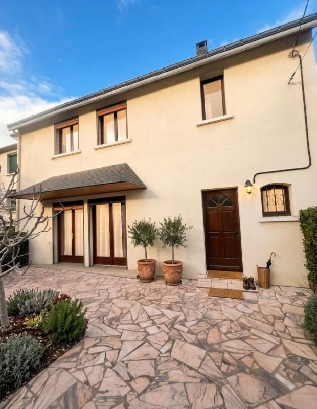 WISSOUS Maison Wissous 8 pièce(s) 135.24 m2 2