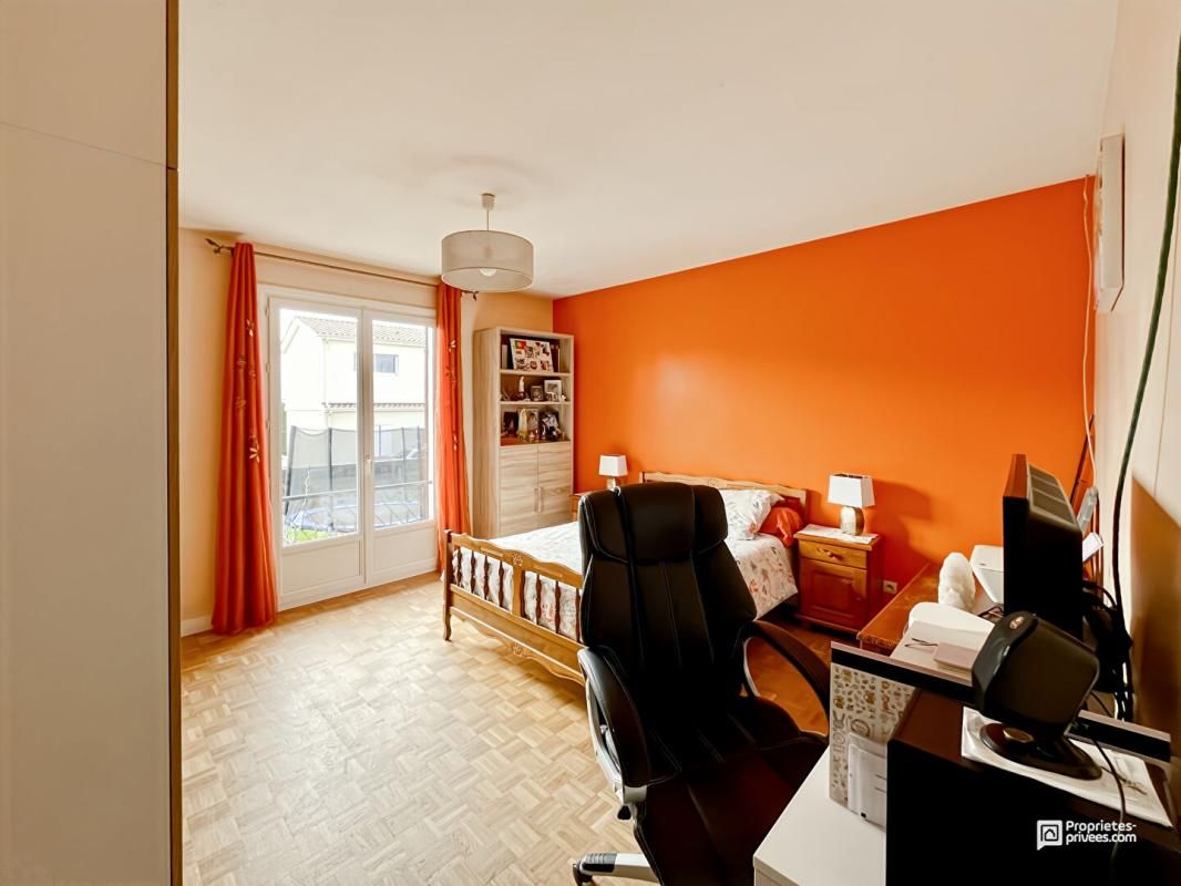 LE TAILLAN-MEDOC Maison 200 m² avec 4 logements indépendants - Terrain 922 m² - Le Taillan-Médoc 4