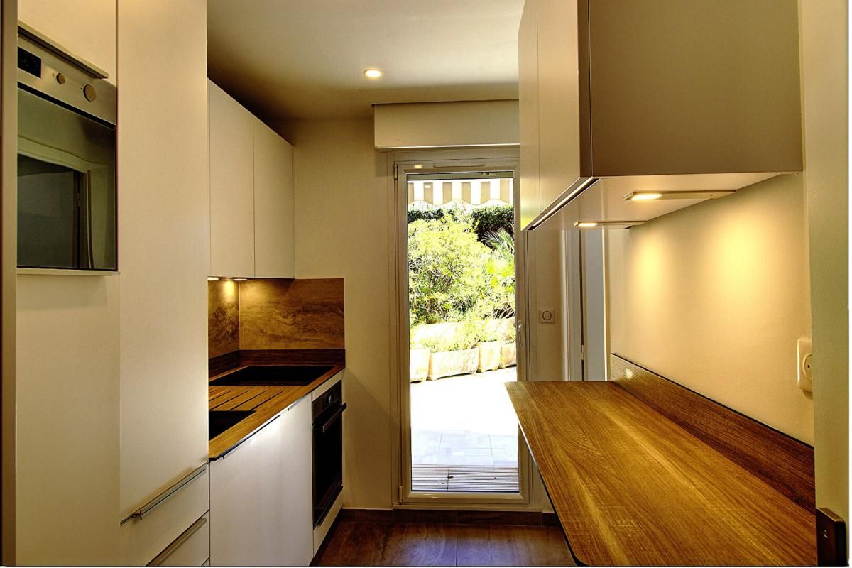 CANNES Cannes Palm Beach - Appartement en rez-de-jardin avec vue mer 4