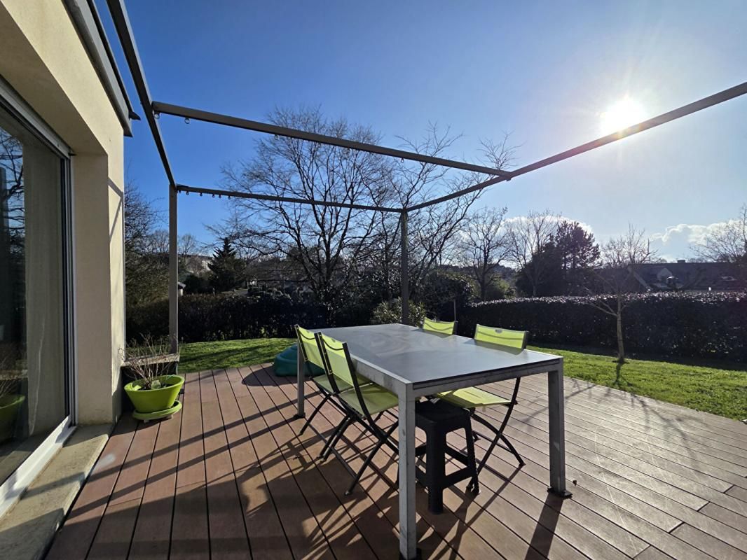 BOUCHEMAINE Maison de 174 m² 5 chambres et un bureau 2