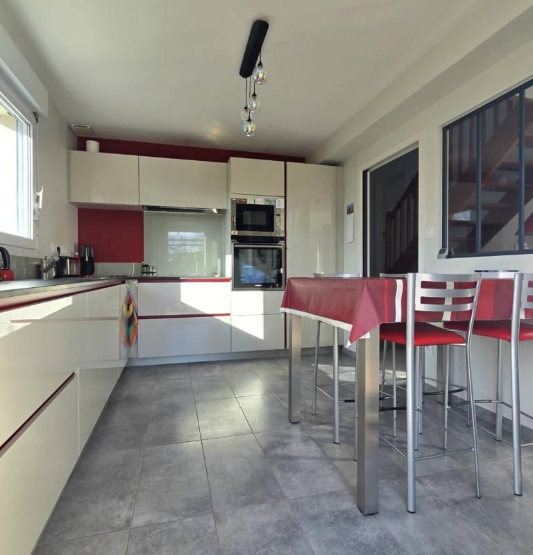 BOUCHEMAINE Maison de 174 m² 5 chambres et un bureau 4