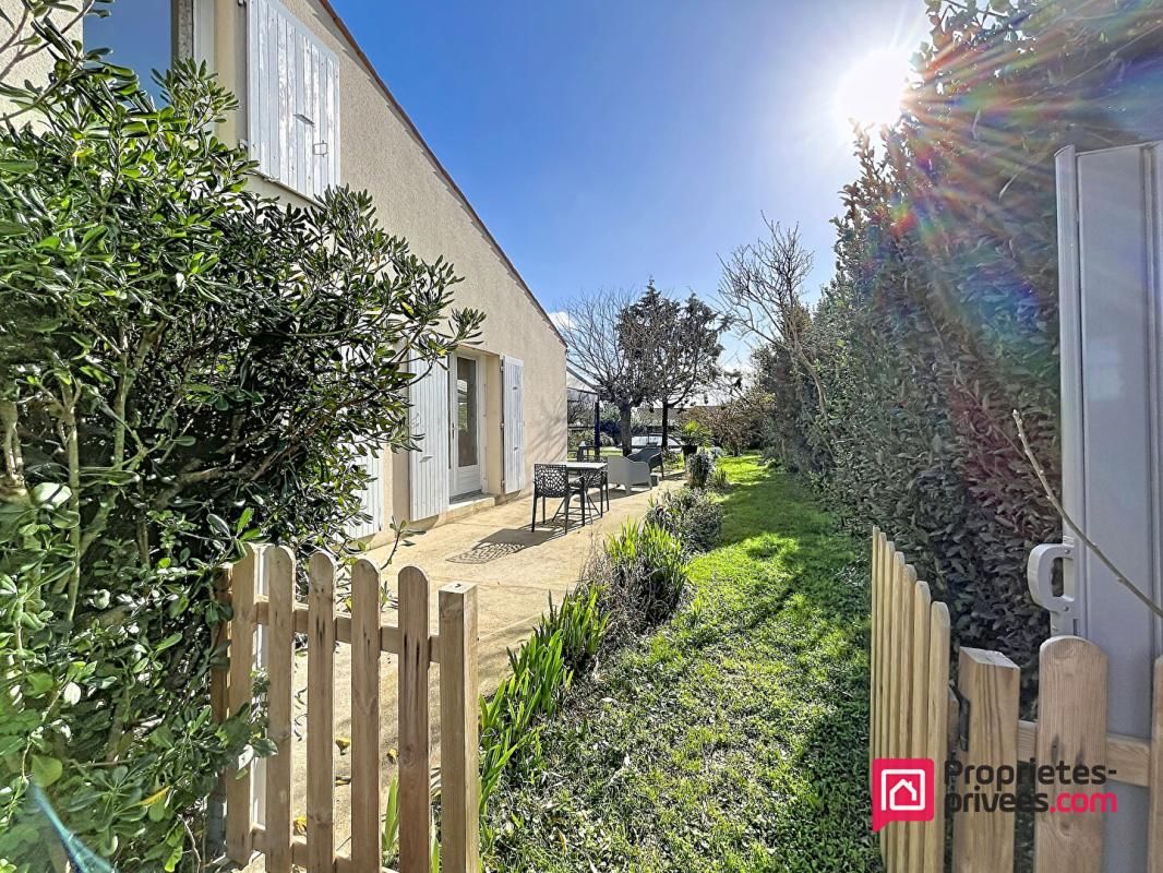 MARSILLY Marsilly - Maison familiale de plain pied de 131m2 sur parcelle de 1000m2 - Piscine - 2 Garages 1