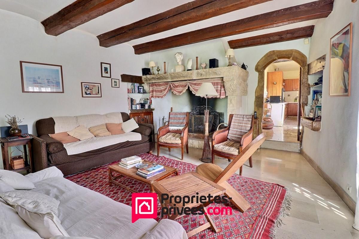 UZES Mas de village avec terrain attenant et piscine 4