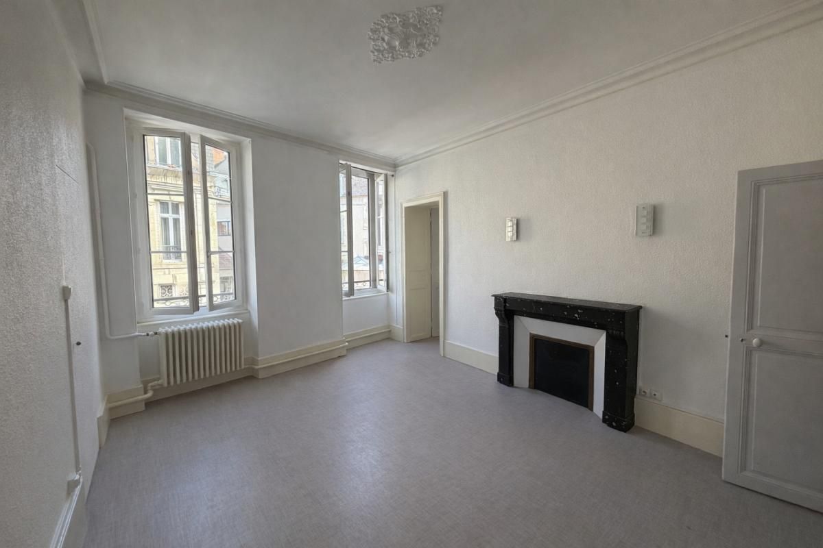 NEVERS Bel appartement dans le centre ville de Nevers 3