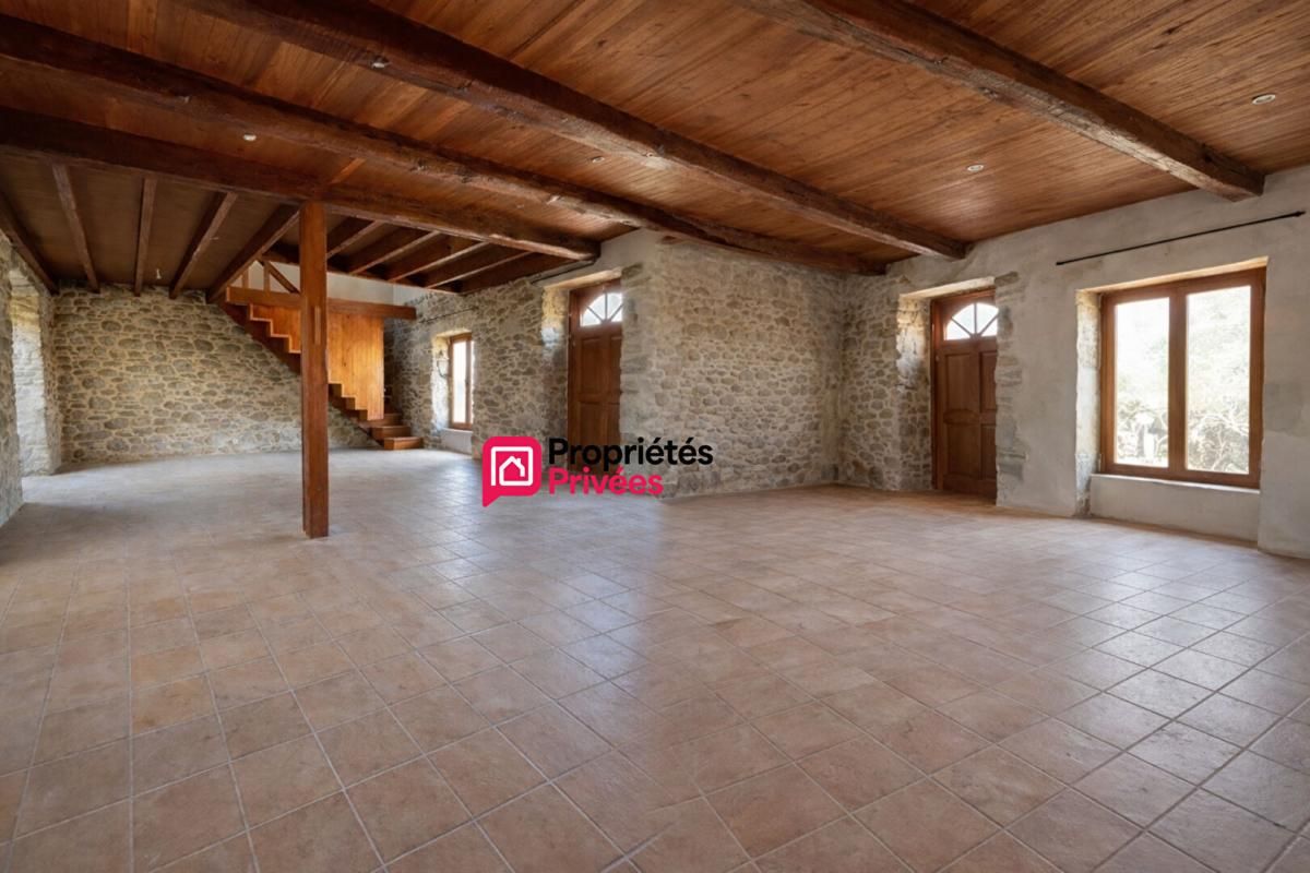 CHAPDES-BEAUFORT Maison de caractère en pierre à vendre Chapdes Beaufort de 120 m2 avec dépendances sur 960m² de terrain 3