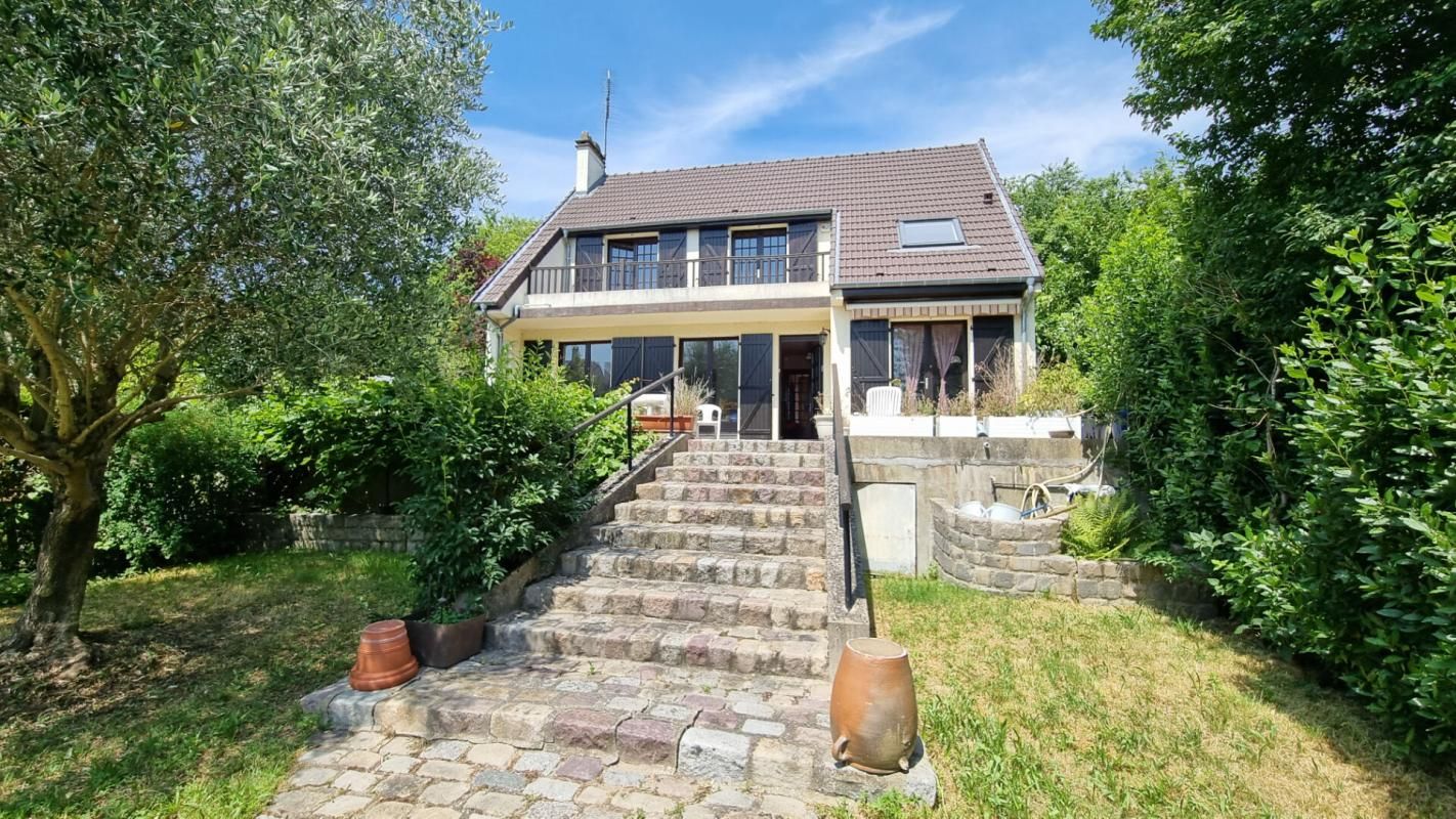 92220 - Bagneux Maison de 6 pièces - 147 m² -terrain de 800 m²