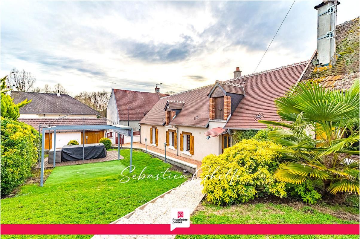 belle maison de plain-pied avec hangar et grand terrain