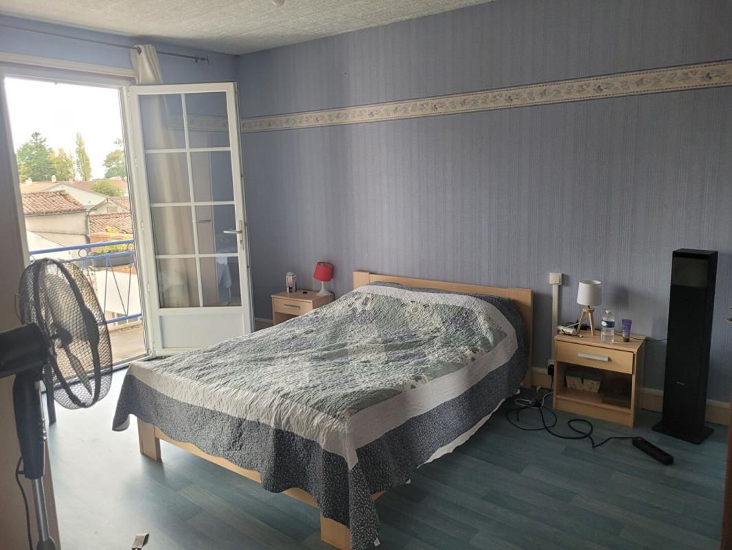 FONTENAY-LE-COMTE Maison de 4 chambres à Saint Martin De Fraigneau ,144 m2 4