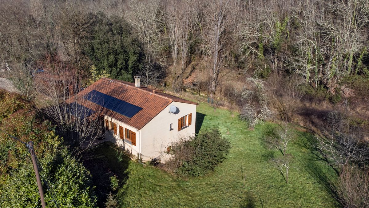 COUZE-ET-SAINT-FRONT Maison individuel, +/-80 m2 , grande sous-sol 6pieces,  3 chambres, atelier en bois, jardin et bois 2