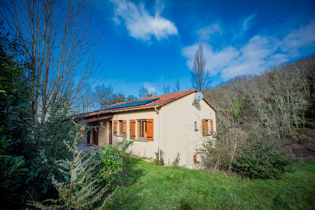 COUZE-ET-SAINT-FRONT Maison individuel, +/-80 m2 , grande sous-sol 6pieces,  3 chambres, atelier en bois, jardin et bois 4