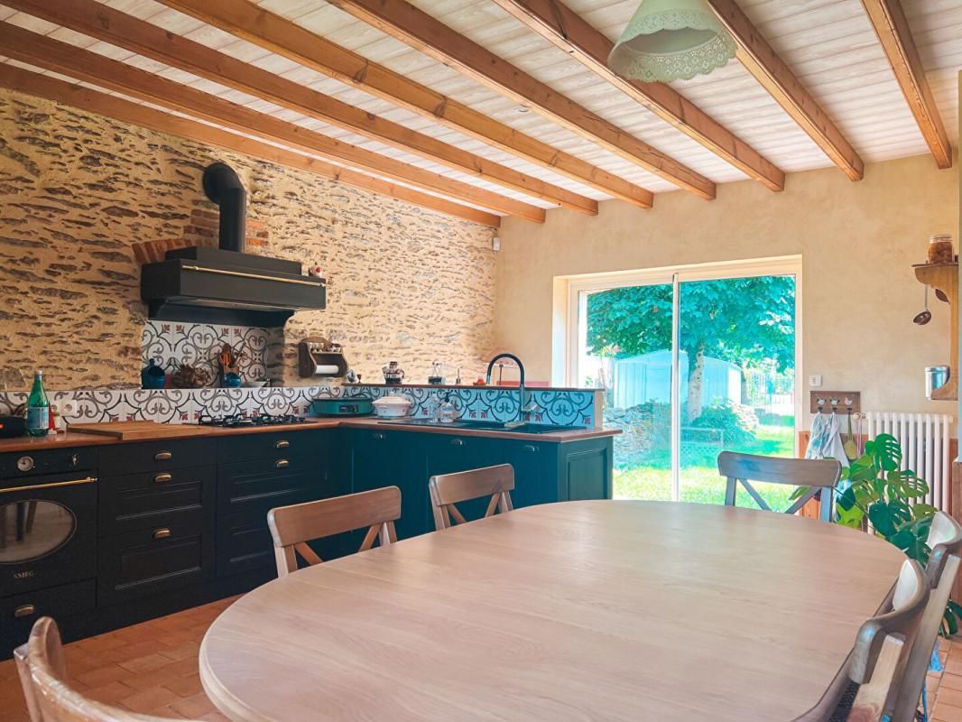 LA CHAPELLE-SUR-ERDRE Longère en pierre de 172m2 - Proche bourg de la Chapelle-sur-Erdre 2