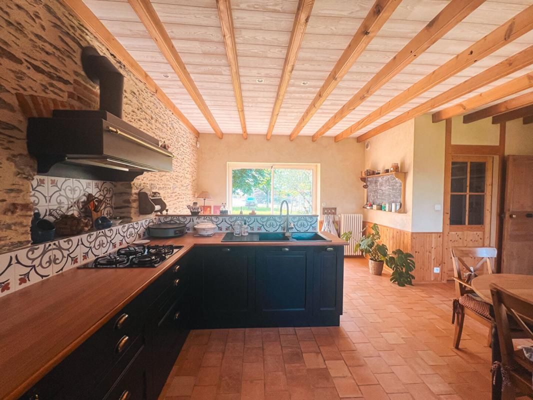 LA CHAPELLE-SUR-ERDRE Longère en pierre de 172m2 - Proche bourg de la Chapelle-sur-Erdre 3