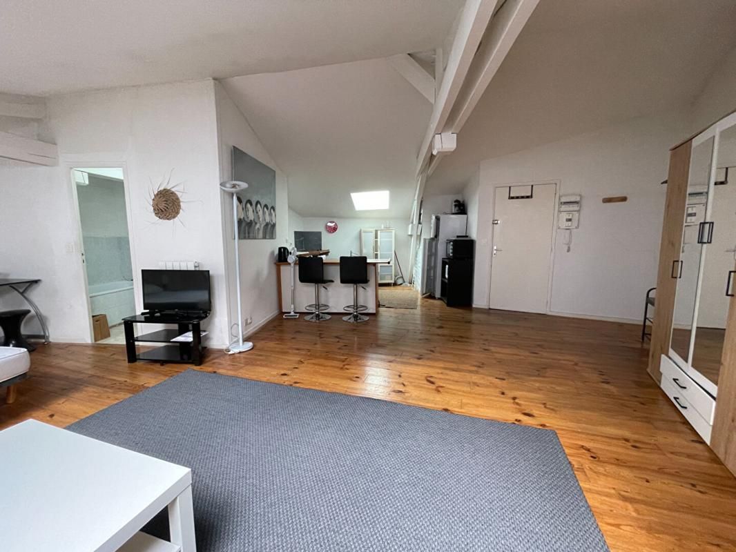 BORDEAUX Appartement  45 m2 centre historique 4