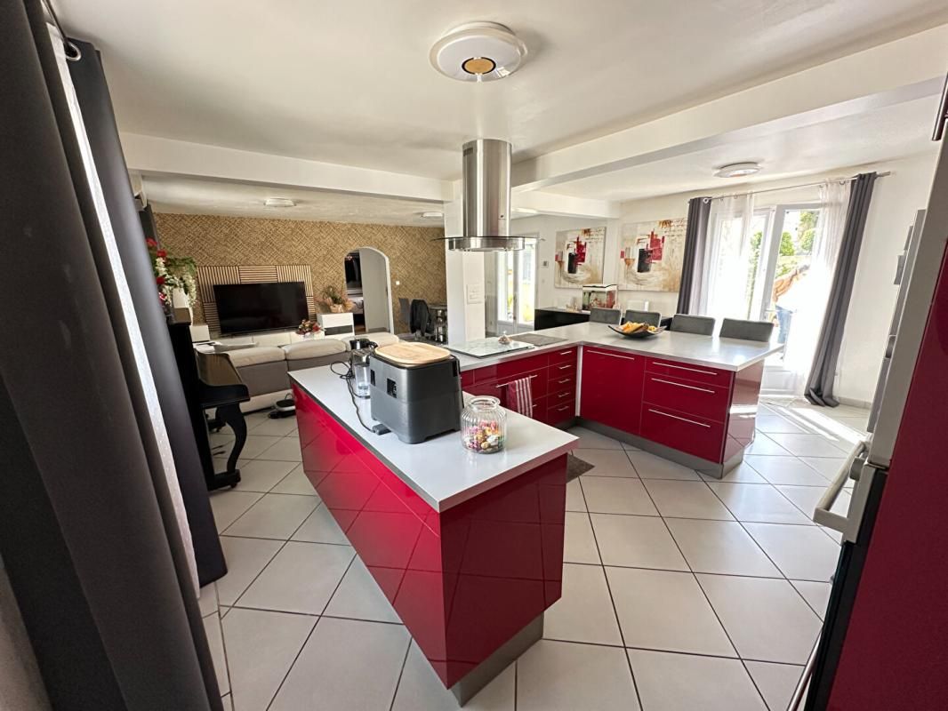 MIRAMAS Maison individuelle de plain-pied  120 m²  Piscine Quartier recherché  Miramas 3