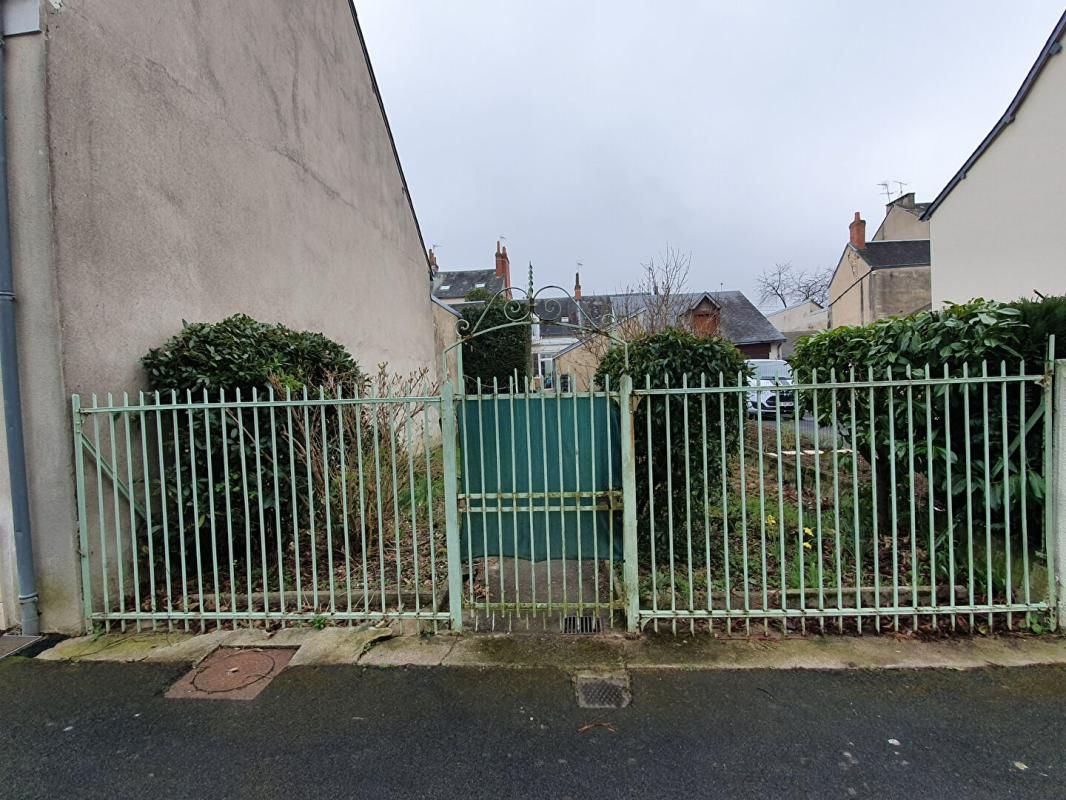 CHATEAUROUX Maison de ville T4, 2 chambres, jardin 3