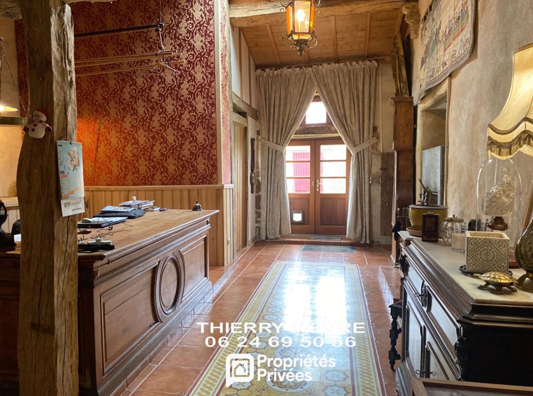 SAINT-LOUP-LAMAIRE Saint Loup Lamairé 79600 - Ancien logis seigneurial rénové de 8 pièces + maison annexe sur terrain clos de 1116 m2 3