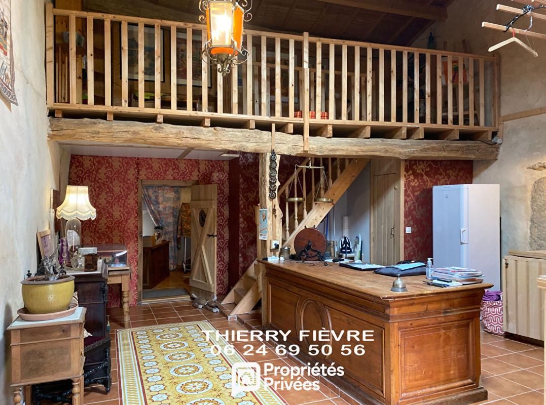 SAINT-LOUP-LAMAIRE Saint Loup Lamairé 79600 - Ancien logis seigneurial rénové de 8 pièces + maison annexe sur terrain clos de 1116 m2 4