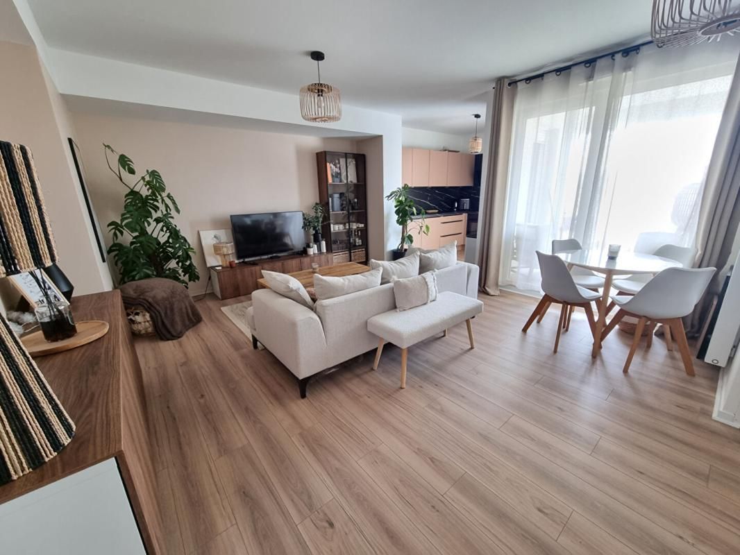 GRIGNY Appartement Grigny Sur Rhone 2 pièces, balcon 2