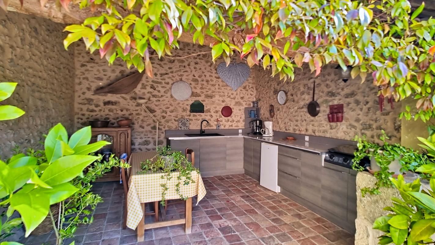 SAINT-MAURICE-LA-CLOUERE Saint Maurice La Clouère - Propriété de charme en pierre - 219 m² - 6 chambres - 1,38 hectare 2