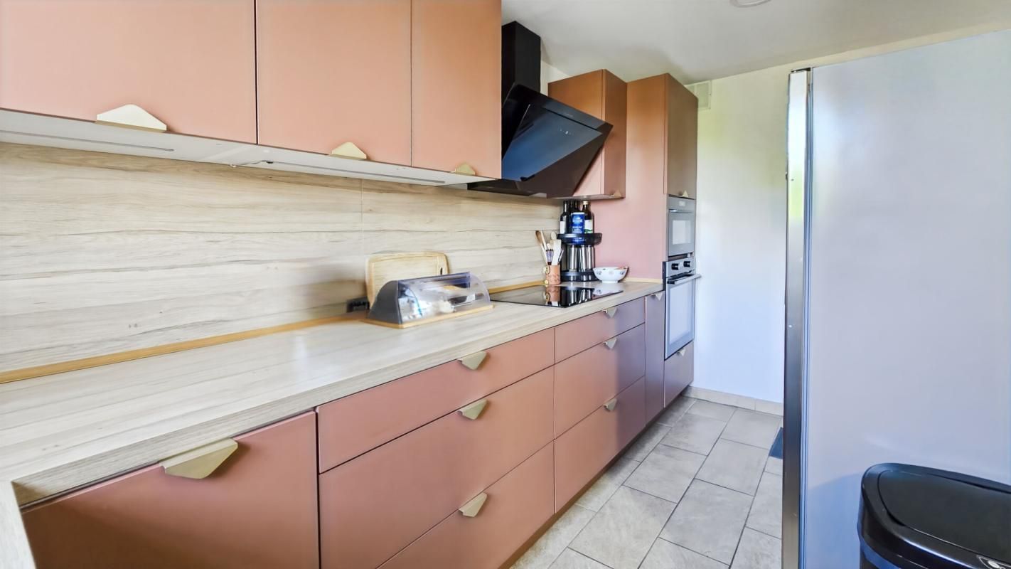 A saisir à Propriano, appartement  indépendant de type 3 de 73 m2 avec jardinet et vue mer