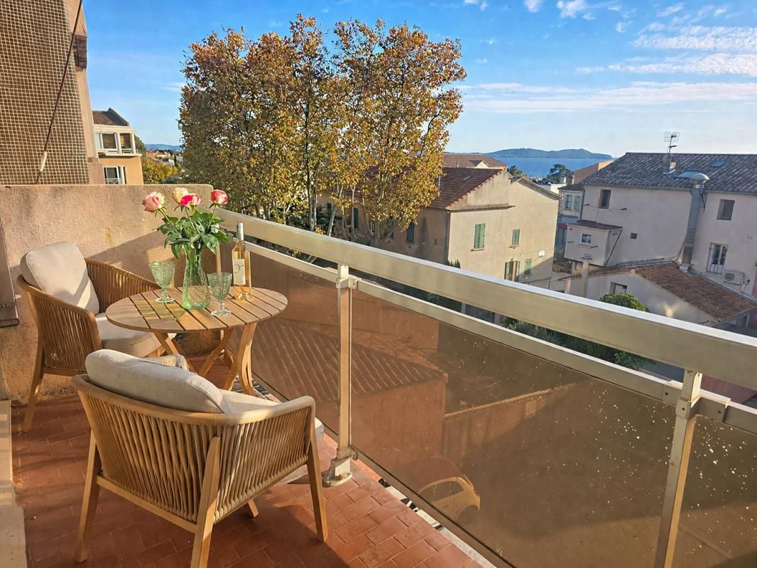 Carqueiranne coeur de ville - Studio 34 m², balcon 6m² vue Almanarre, au calme