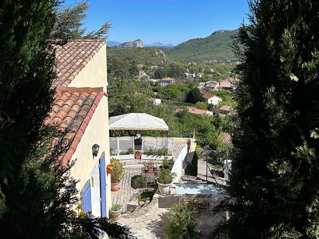 SAINT-MAIME EXCLU, proche FORCALQUIER, Belle MAISON DE VILLAGE de 126 m²  avec terrasses, jardin et cour 3