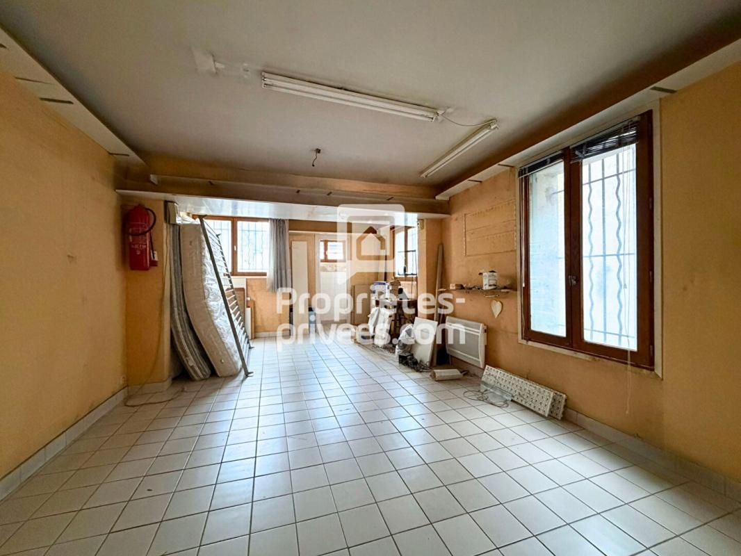 TOURS EXCLUSIVITÉ A VENDRE : immeuble (local commercial + appartement) 147 m2 Tours centre 3