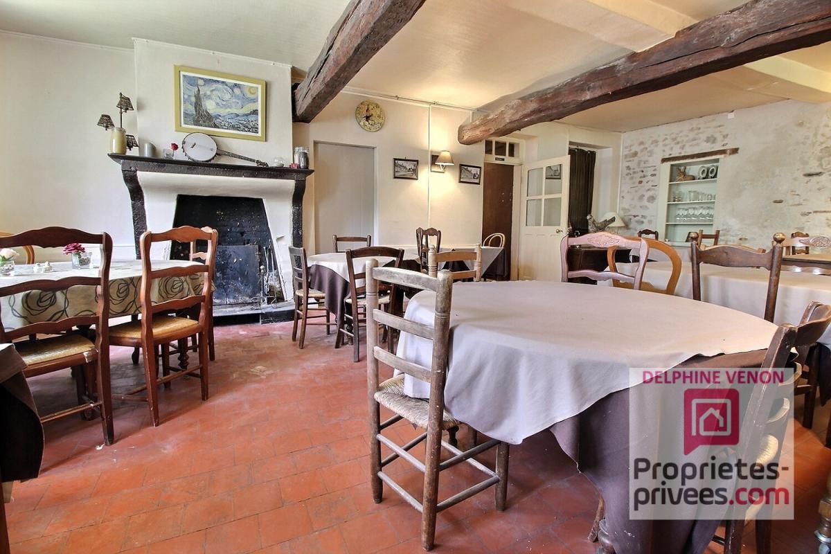 COMBREUX Exclusivité - Auberge / restaurant avec beaucoup de cachet à réhabiliter dans le centre bourg de Combreux 3