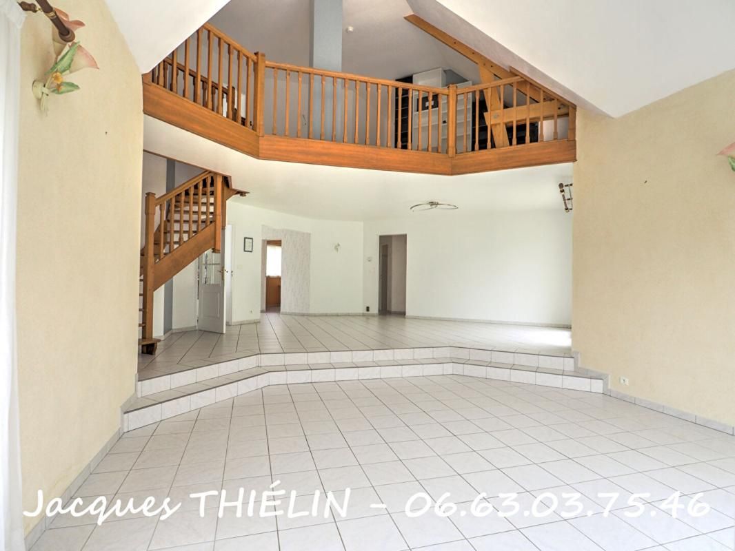 LONGUE-JUMELLES Propriété rare à Longué-Jumelles pour une vie de famille idéale 4