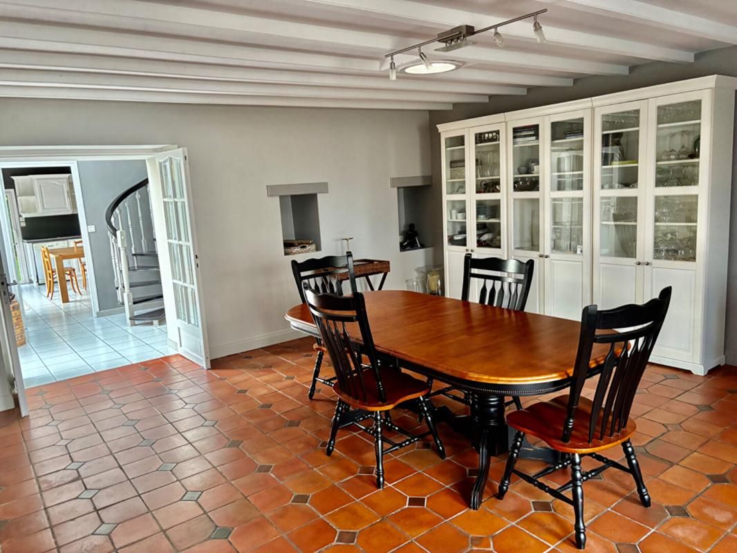 COUFFE 30 MN NANTES ,10 MN ANCENIS A COUFFE CHARME ET AUTHENTICITE POUR CETTE BELLE LONGERE 3