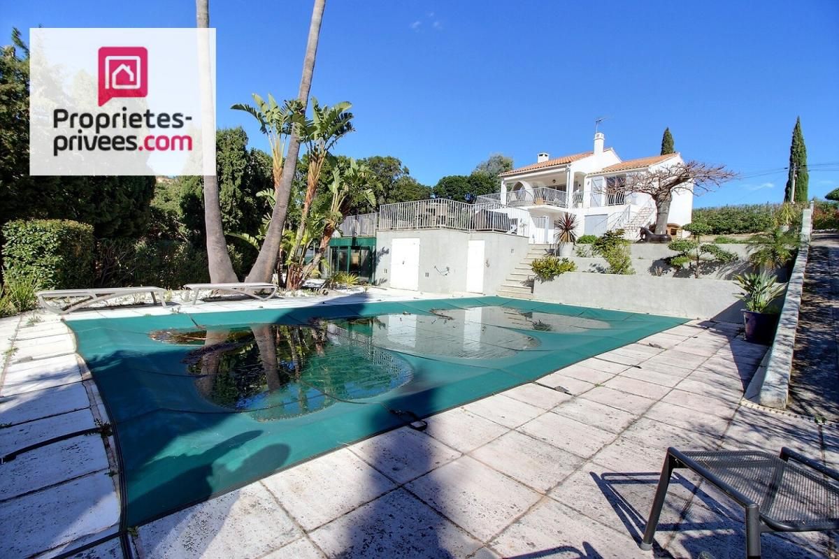 LA CROIX-VALMER Villa La Croix Valmer Domaine de Barbigoua 1