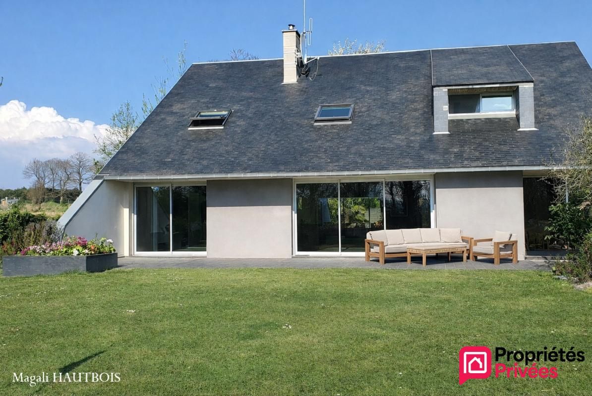 Maison d'Architecte à proximité de Saint-Hilaire-du-Harcouët,  9 pièce(s) 229 m2