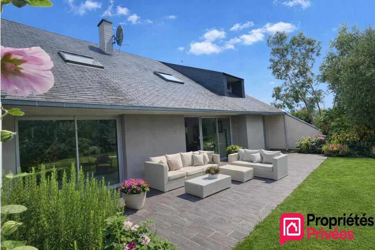 SAINT-HILAIRE-DU-HARCOUET Maison d'Architecte à proximité de Saint-Hilaire-du-Harcouët,  9 pièce(s) 229 m2 2