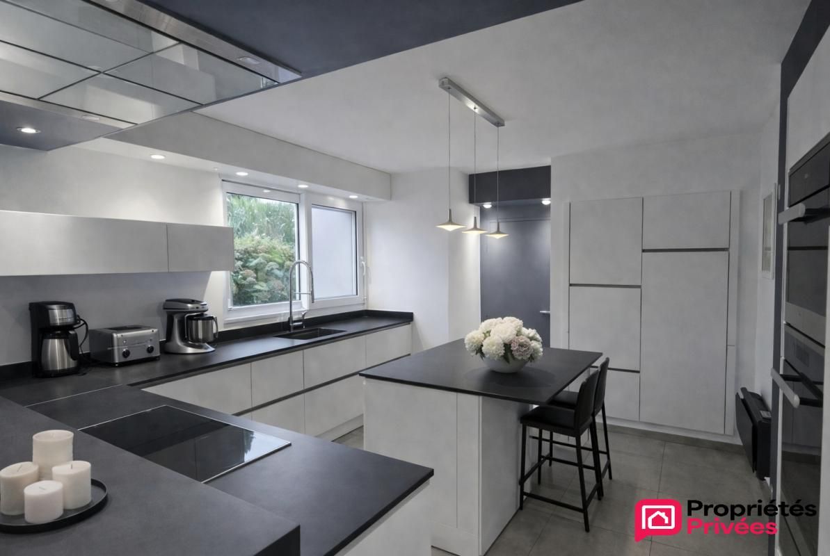 SAINT-HILAIRE-DU-HARCOUET Maison d'Architecte à proximité de Saint-Hilaire-du-Harcouët,  9 pièce(s) 229 m2 4