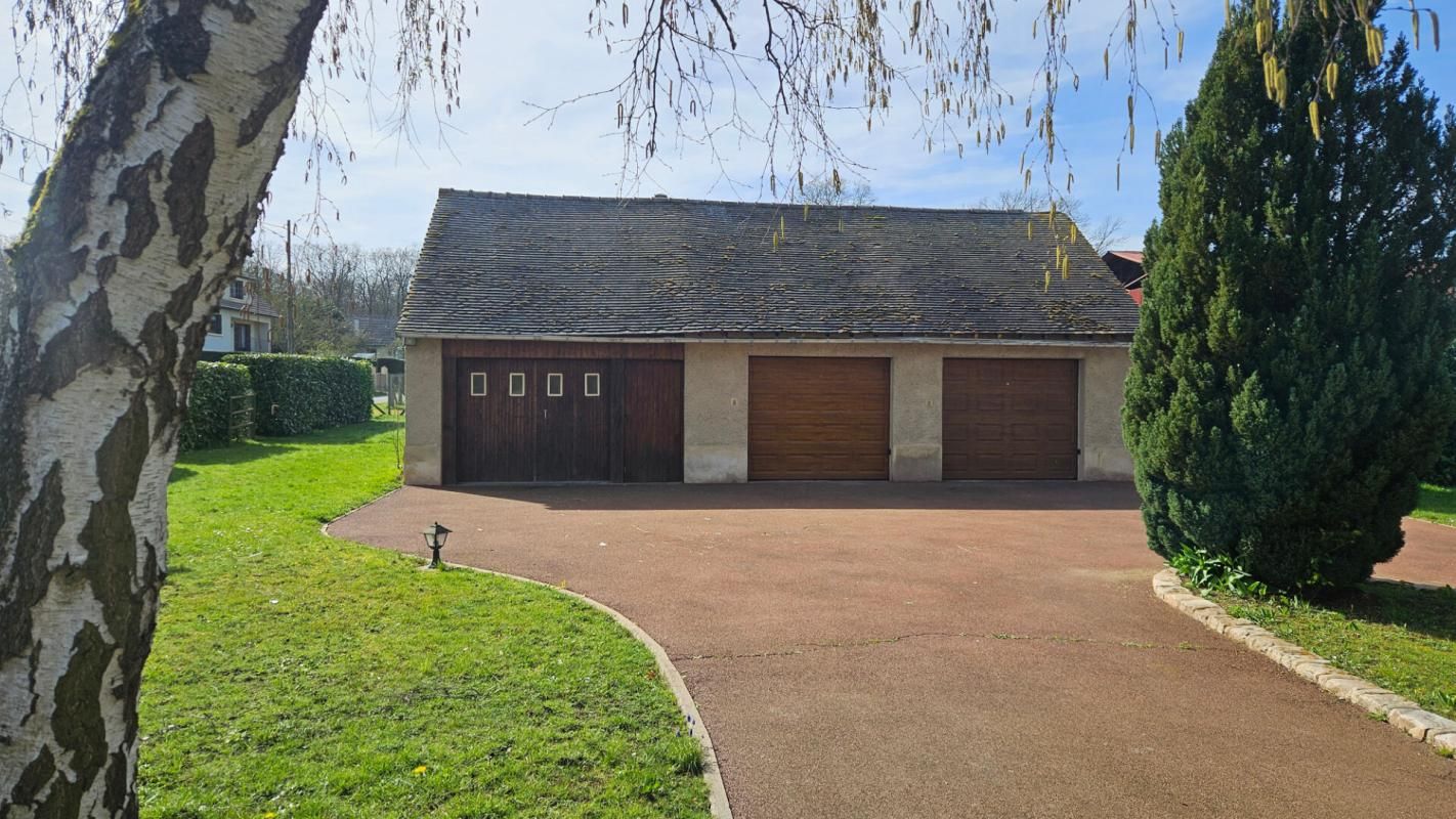 HOUDAN Houdan 10 mn / Propriété familiale 304 m2 / Terrain constructible et divisible 3