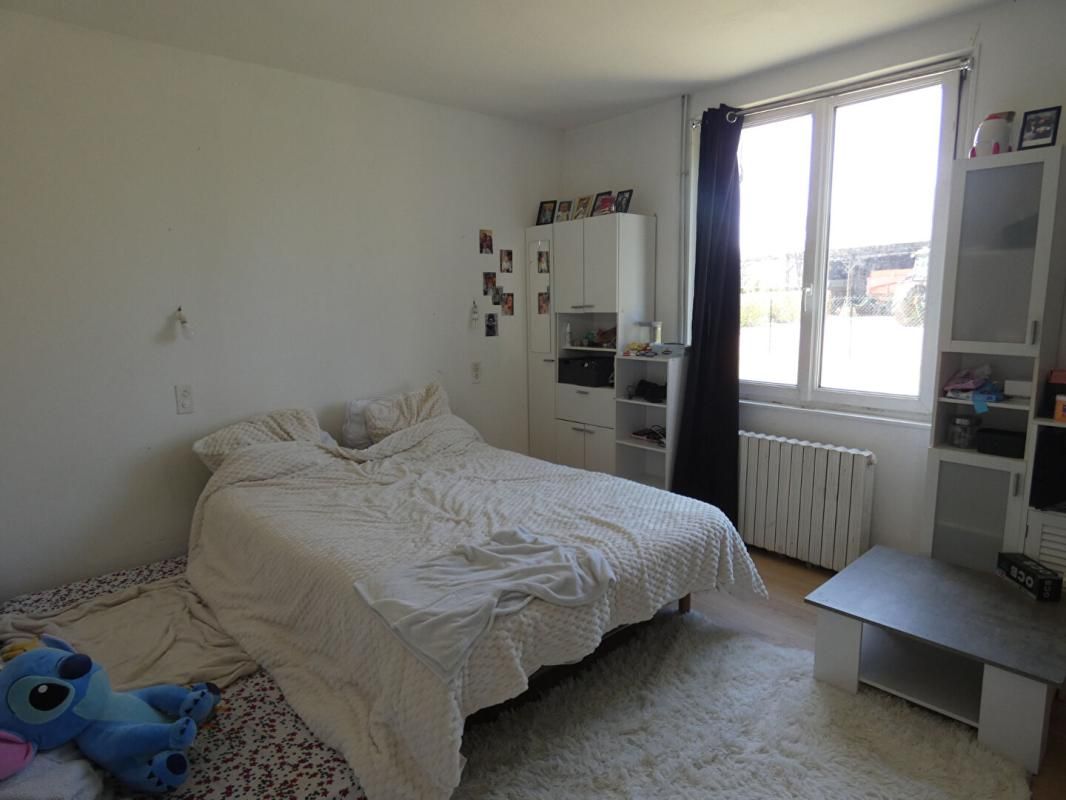 DAMPIERRE-SUR-AVRE Maison à Rénover 7 pièce(s) 155 m2 3