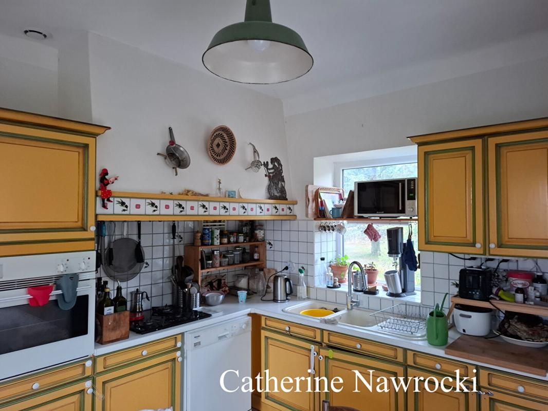 Charmante maison individuelle 147 m² avec terrasses, 4 chambres et jardin clôturé de 600 m² 281 000